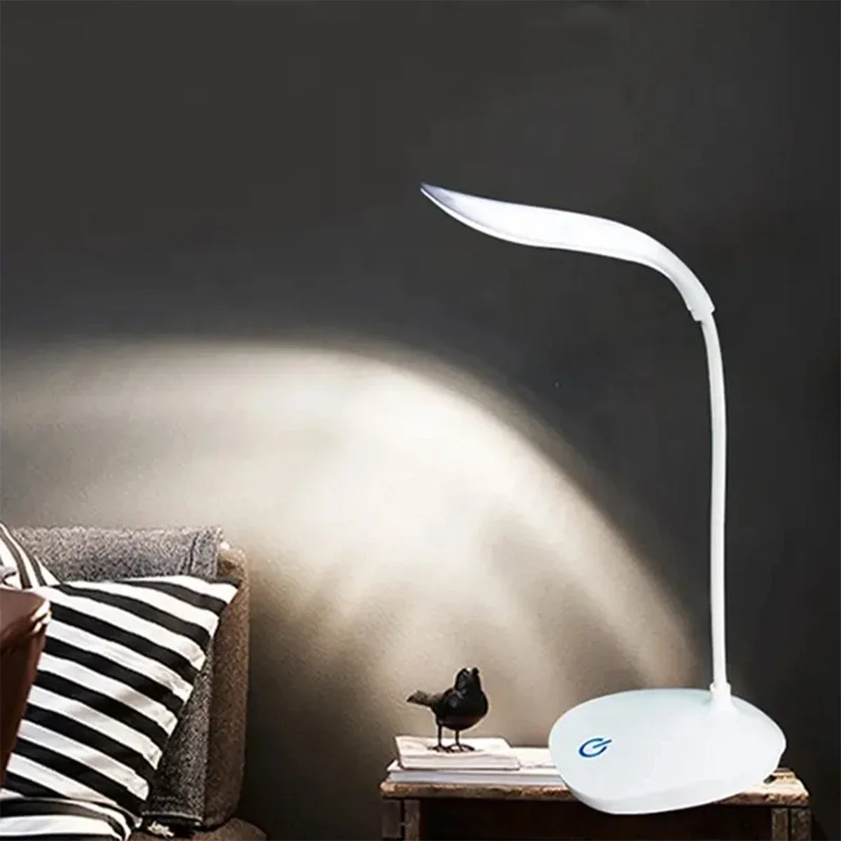 LED Reading Desk Lamp Portable Desk Lamp USB Charging Table Light Touch Dimming Learn Eye Protection Light Room Office Lighting